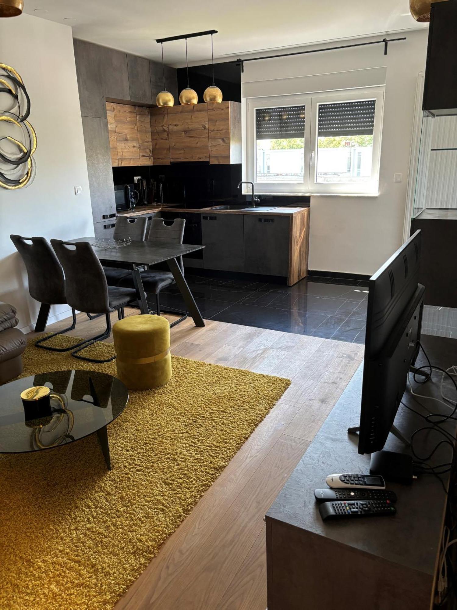 City East Apartment Zagreb With Private Parking Bagian luar foto